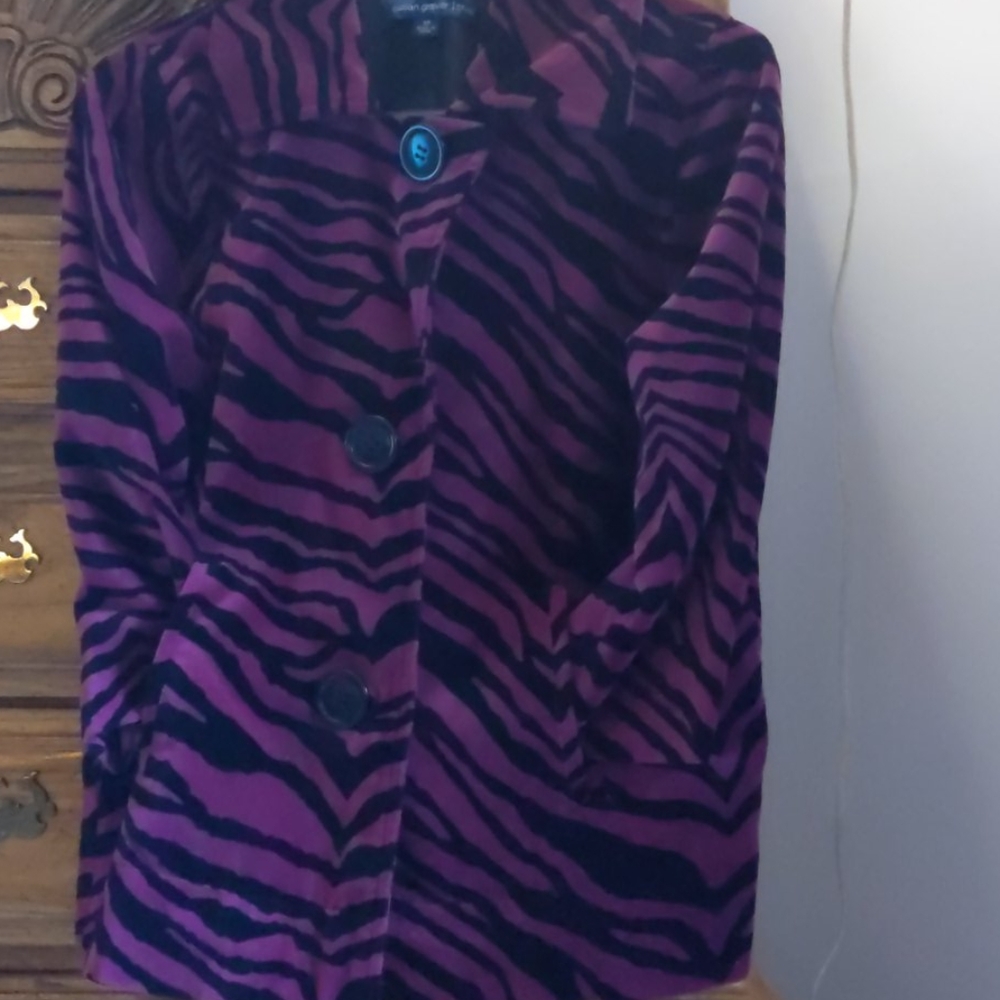 Women's XS jacket , very exotic , 3/4 sleeves
